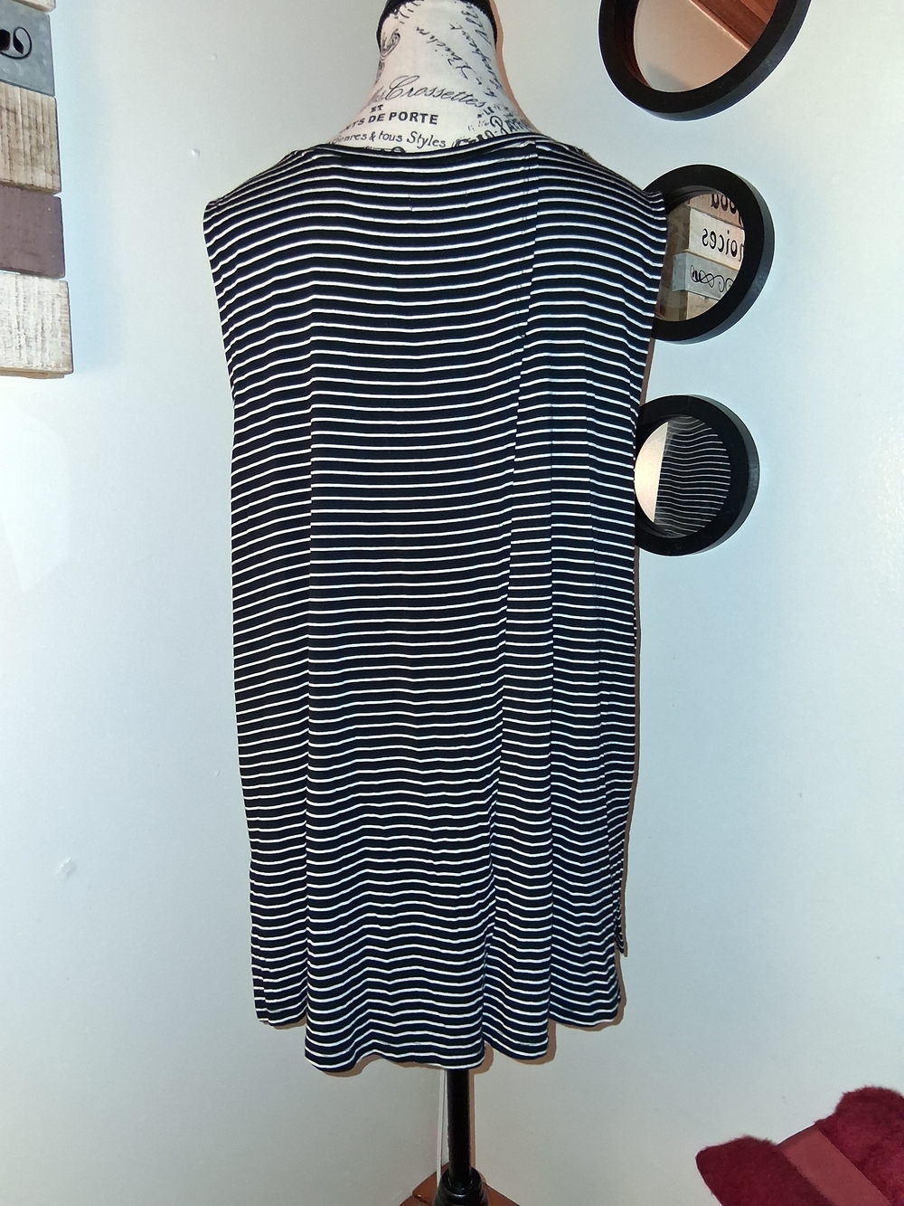 Old Navy Tank Top Bundle - 2 Tops - Picture 12 of 16